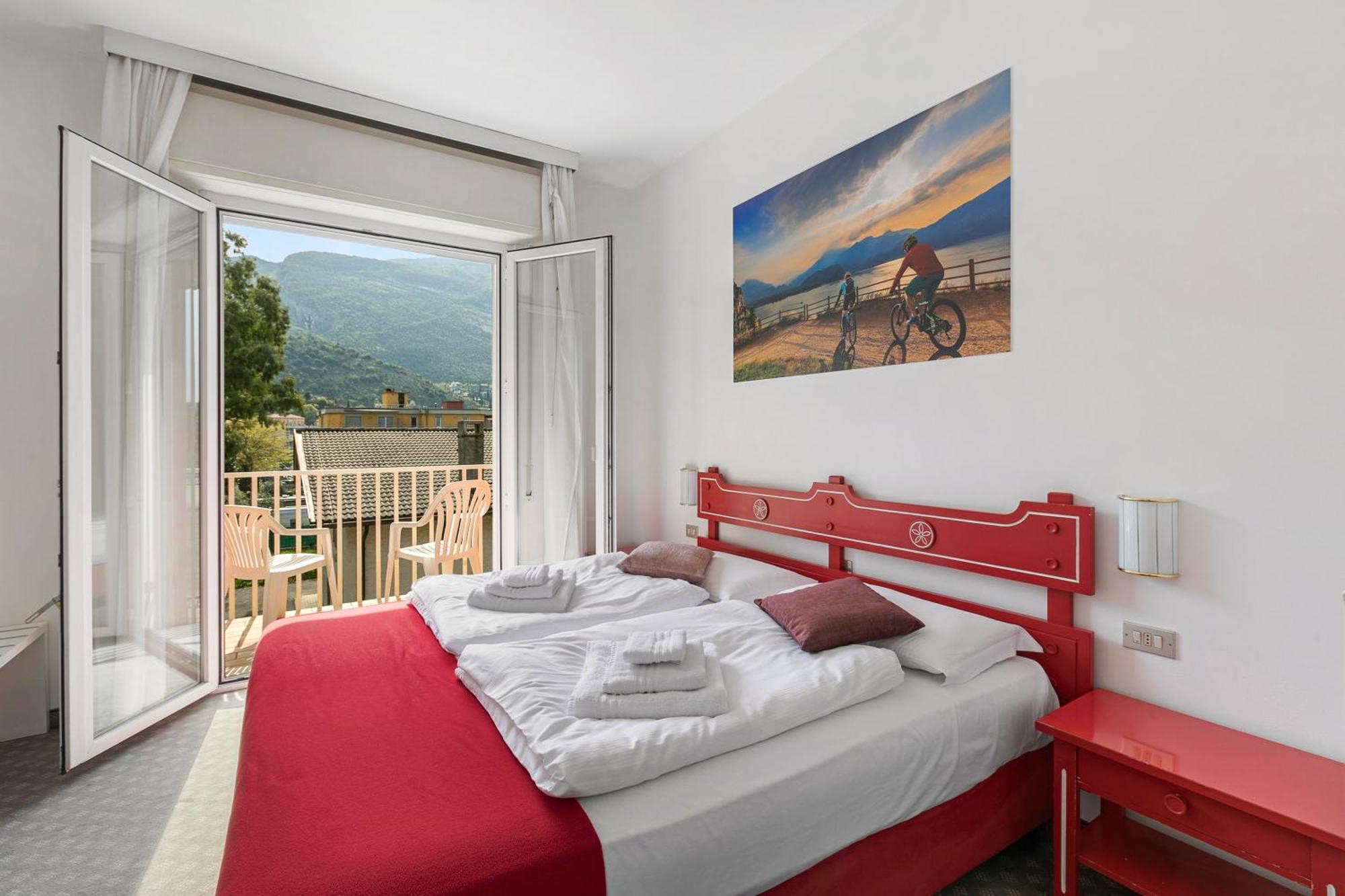 Bike & Wind Hotel Villa Maria Torbole Sul Garda Exterior foto