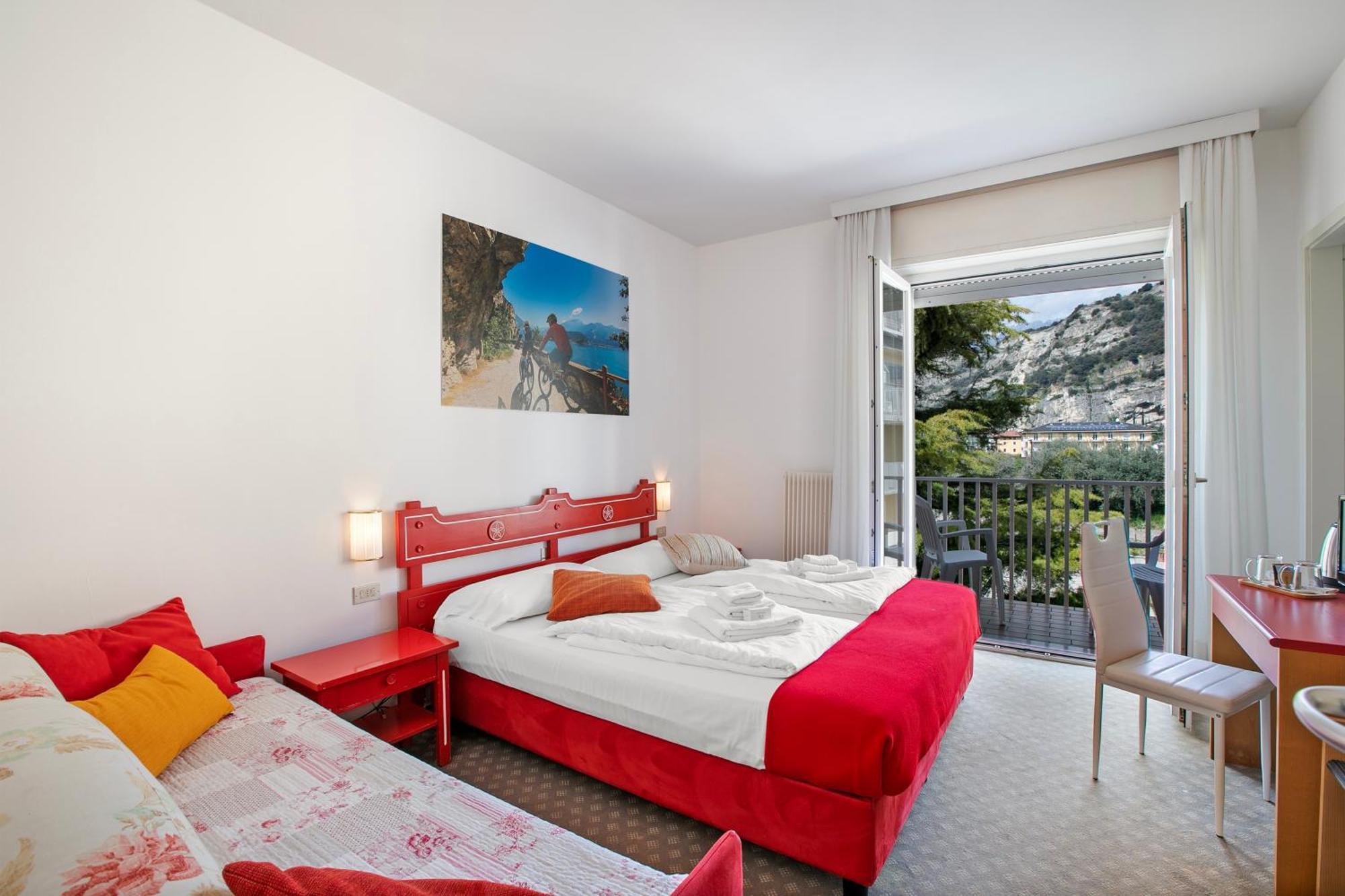 Bike & Wind Hotel Villa Maria Torbole Sul Garda Exterior foto