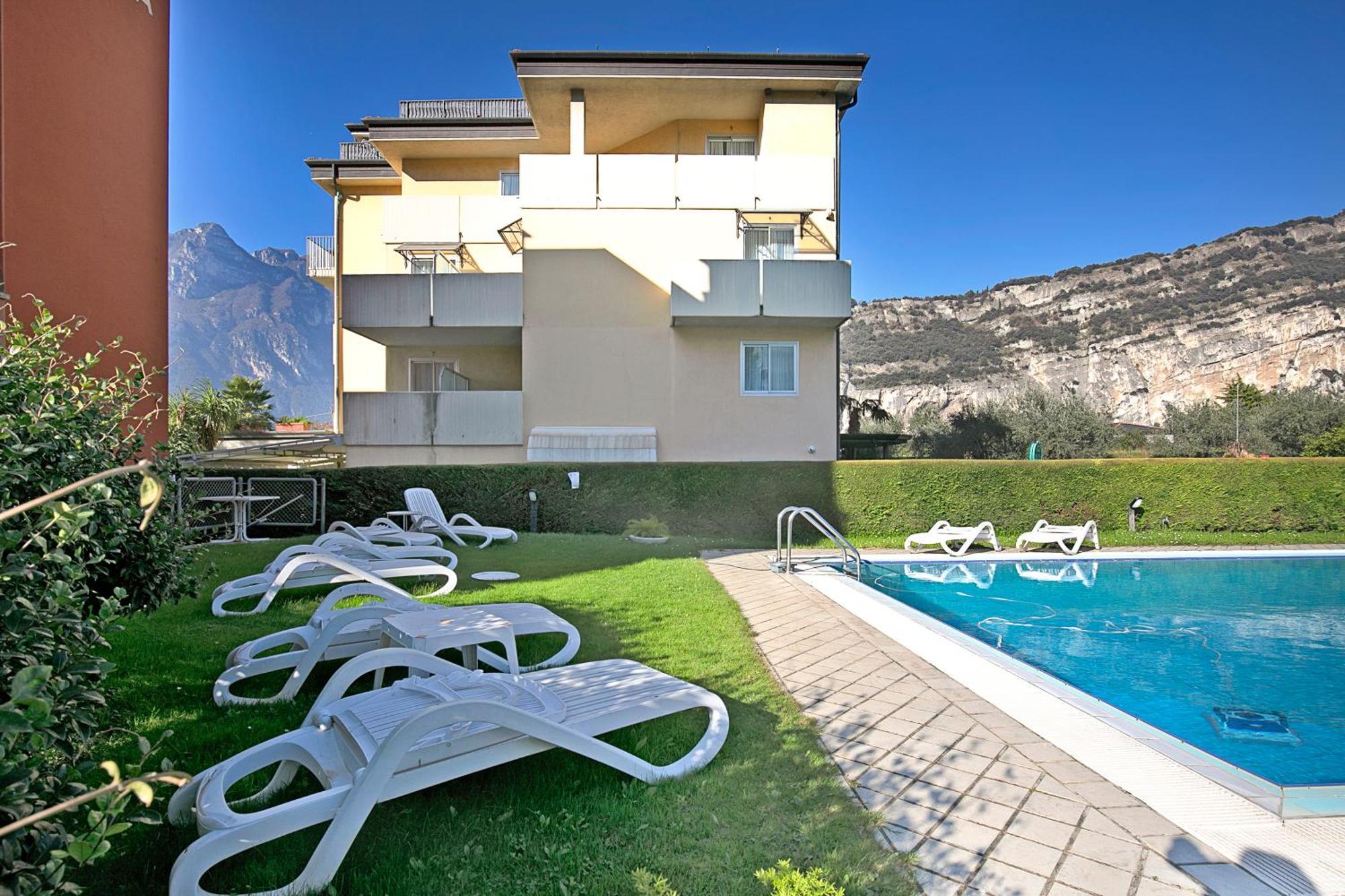 Bike & Wind Hotel Villa Maria Torbole Sul Garda Exterior foto