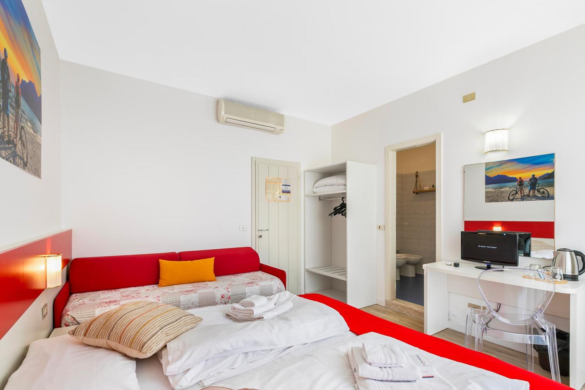 Bike & Wind Hotel Villa Maria Torbole Sul Garda Exterior foto