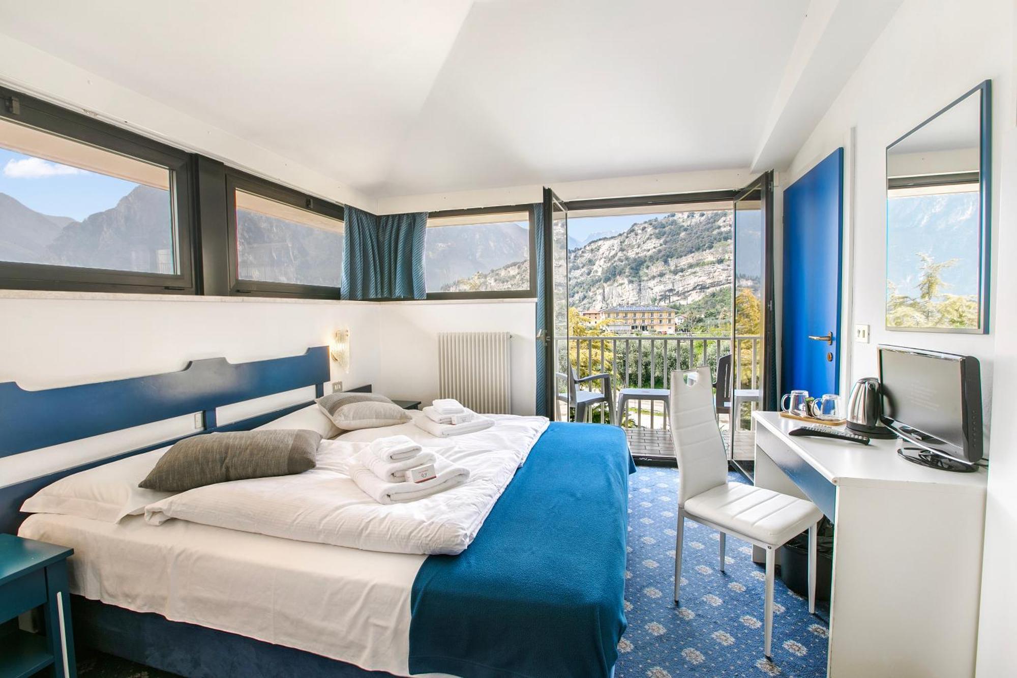 Bike & Wind Hotel Villa Maria Torbole Sul Garda Exterior foto